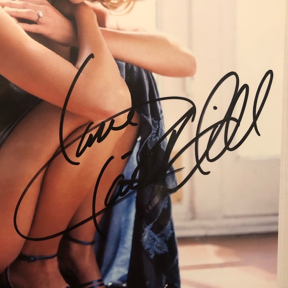 Faith hill signed with COA 🖊 - Picture 2 of 4